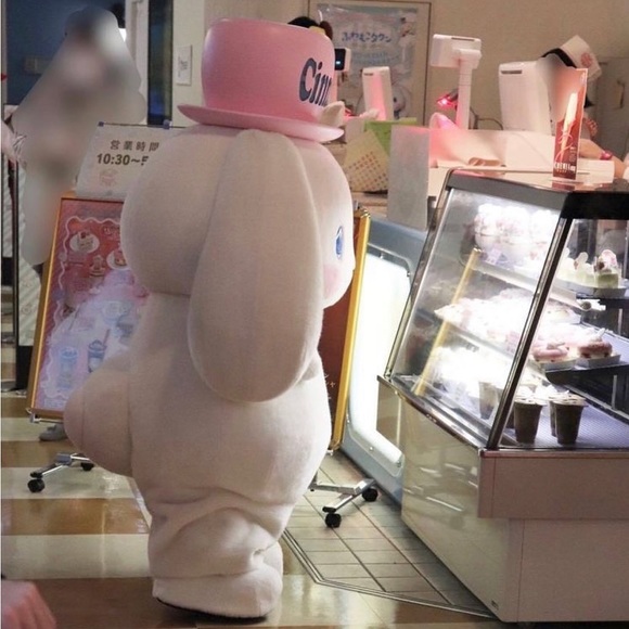 Meet Your Posher | Sam - Picture 5 of 5